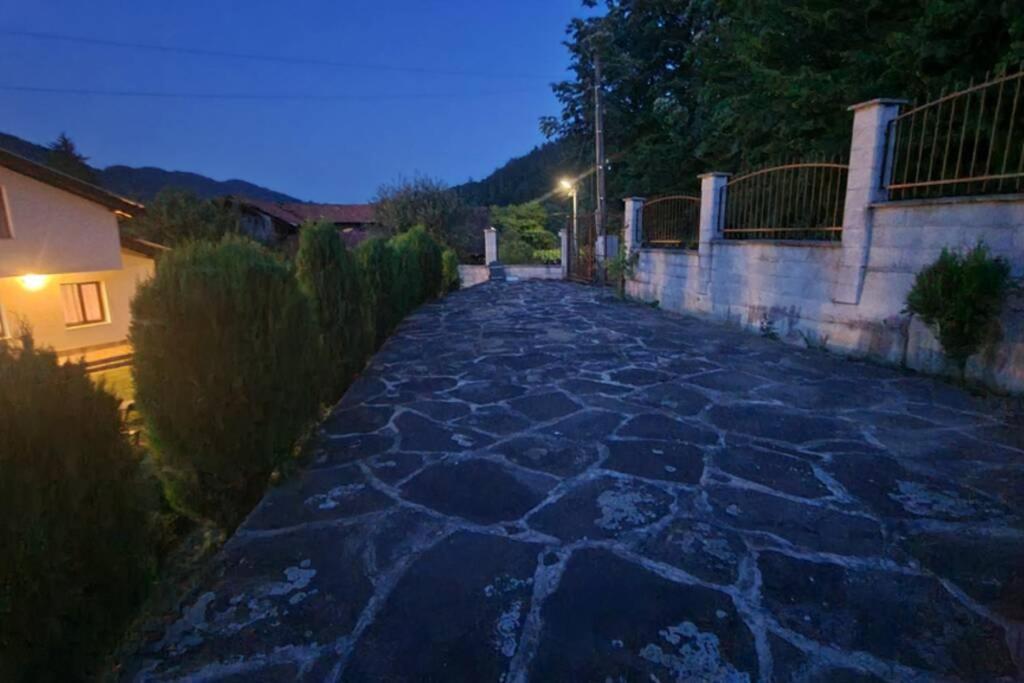 Willa Двете Къщи В Планината Beli Osŭm Zewnętrze zdjęcie